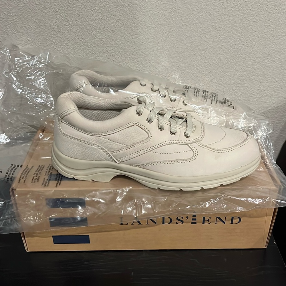 New in Box Lands’ End Lt Stone colored size 8.5 women’s walking shoes.